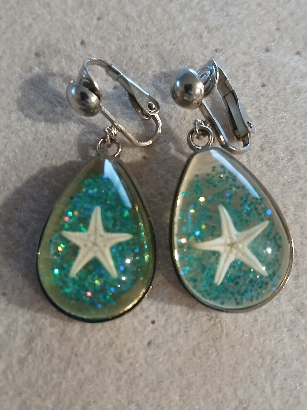 200- Teardrop Starfish Clip-On Earrings in Aqua Glitter